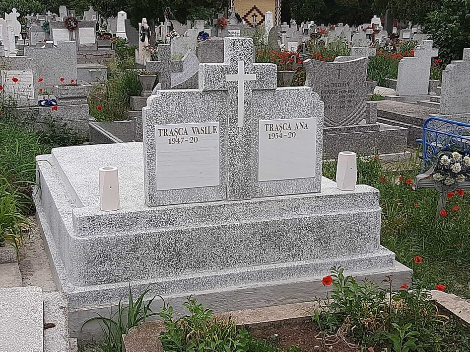 Lucrari monumente funerare ,mozaic, marmura si granit ,fotoceramice.