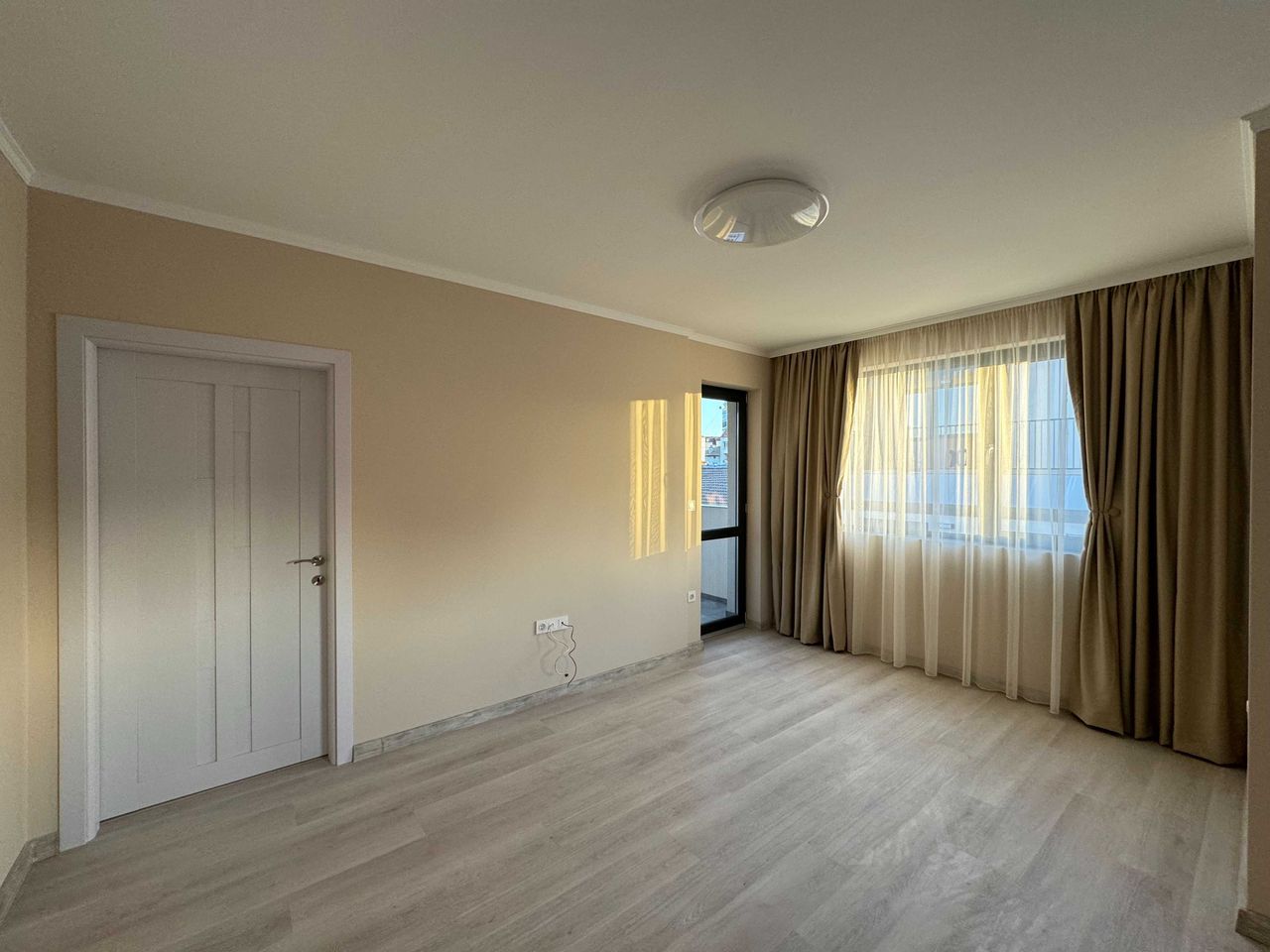 Продава се Двустаен апартамент в Търговище, Вароша - 66 кв.м за 1144 €/кв.м - Снимка #7