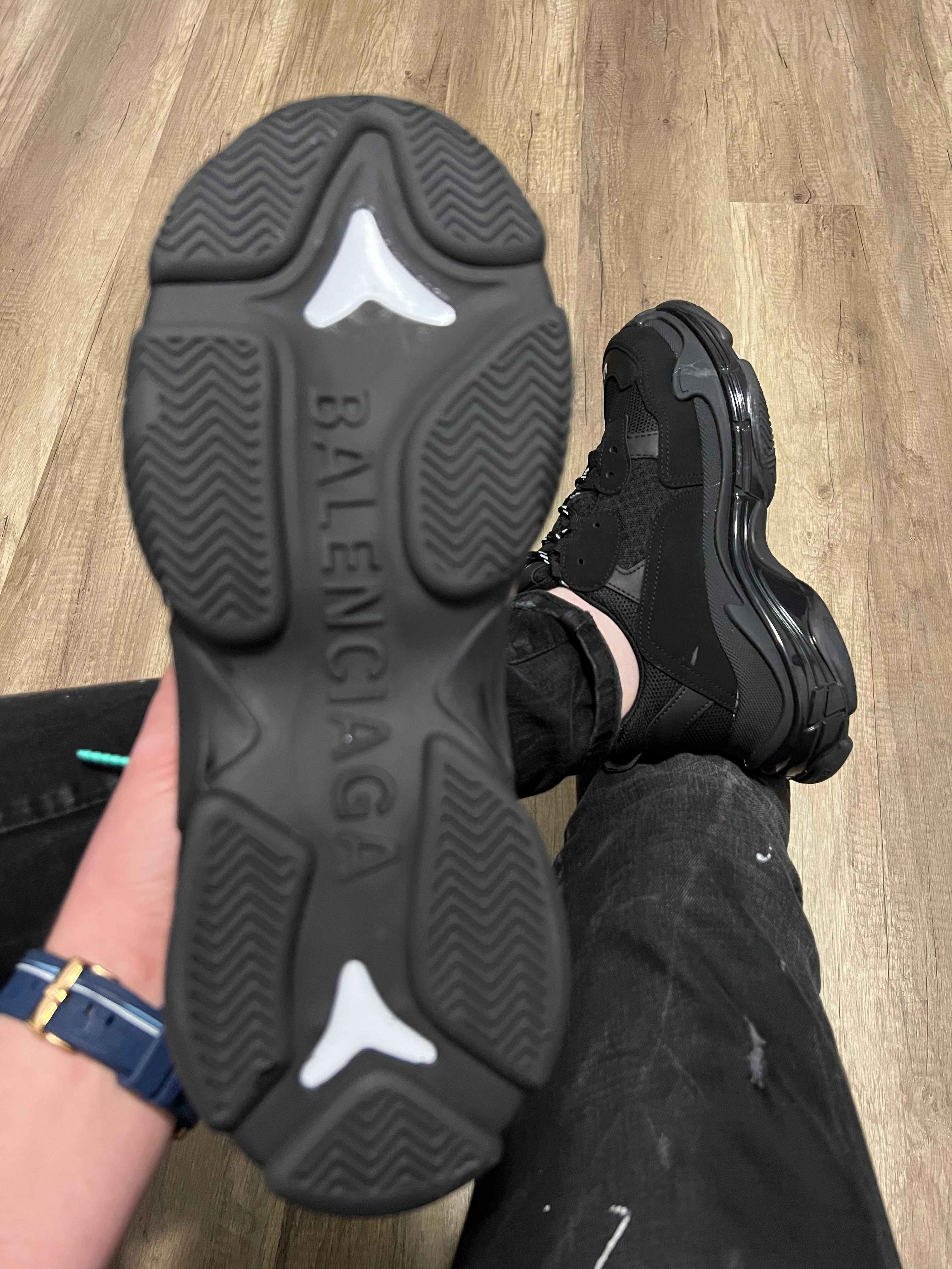 Adidasi BarbatI Balenciaga Triple S Negru!