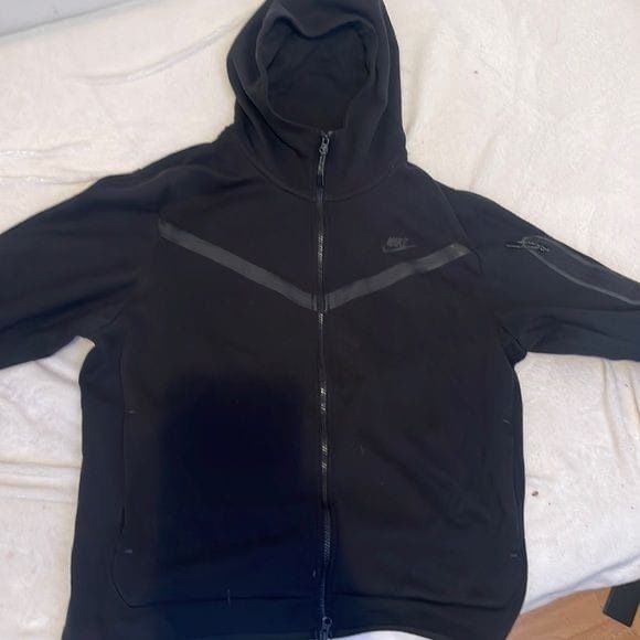 Vând Nike Tech Fleece negru