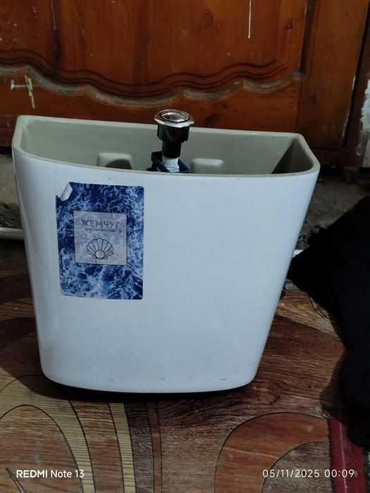 Таза унитаз  тек установка уақтында трешийна түскен