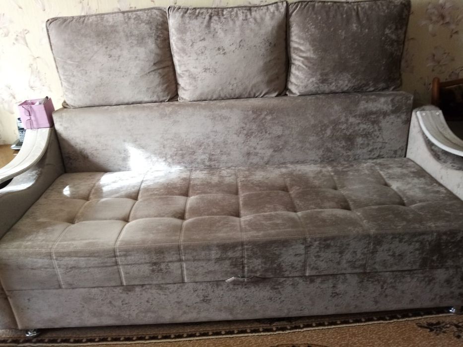 Продаётся диван в отличном состоянии