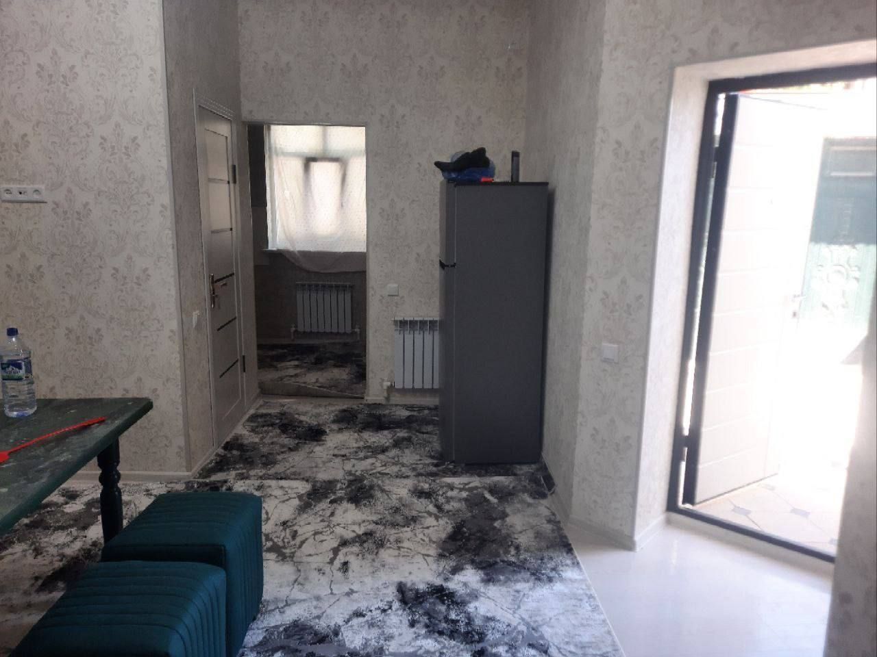 Саламатина продаётся 1 соток 3 комнатная срочна
