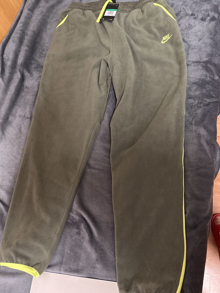 Pantaloni de trening Nike ,adusi din State,cu eticheta