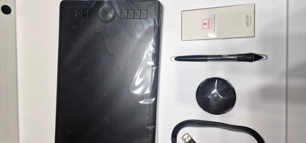 Креативен графичен таблет Wacom Intuos Pro M (PTH-660P-N)