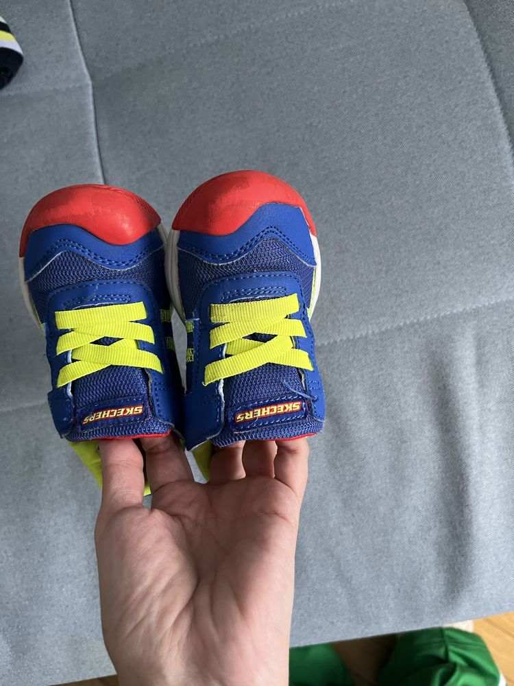 Adidasi skechers masura 25