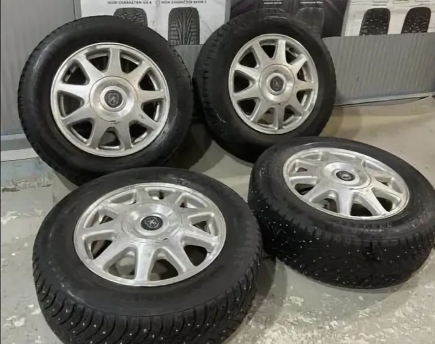 Продам оригинал диски с шинами на Марк 2