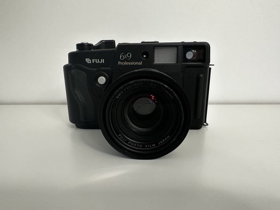 Aparat foto format mediu pe film Fuji GW690III
