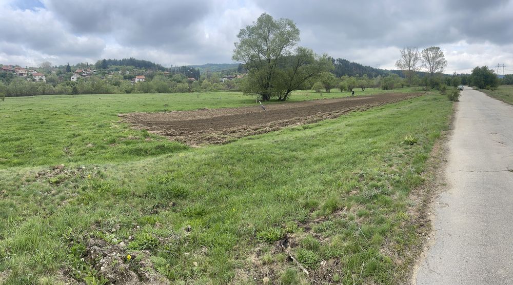 Земеделска земя - с. Злокучене на 50 км от София и на 5 км от Самоков