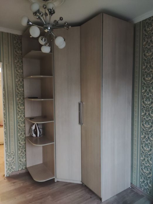 Продам угловой шкаф.