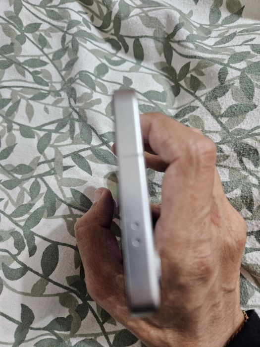 Samsung s24 simplu la schimb cu un Ipone 14 sau 14 pro