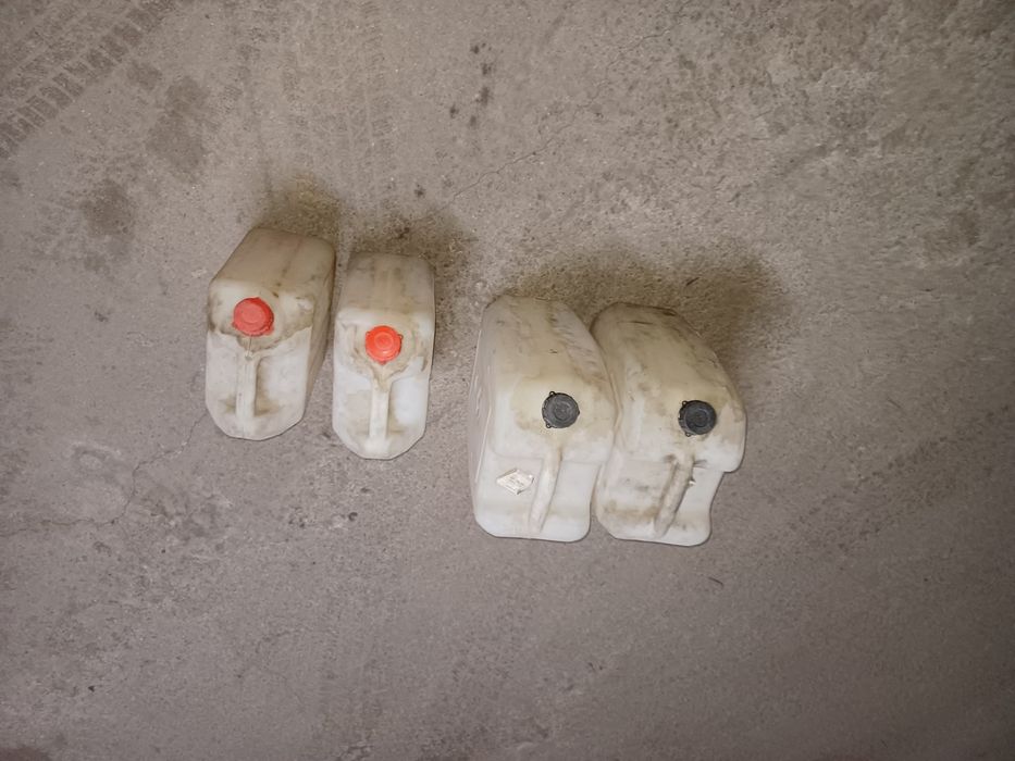 Пластмасови туби за масло, гориво 20 л. и 10 л. и