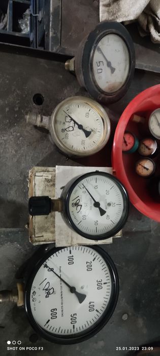 Манометры, советские и немецкие рабочие