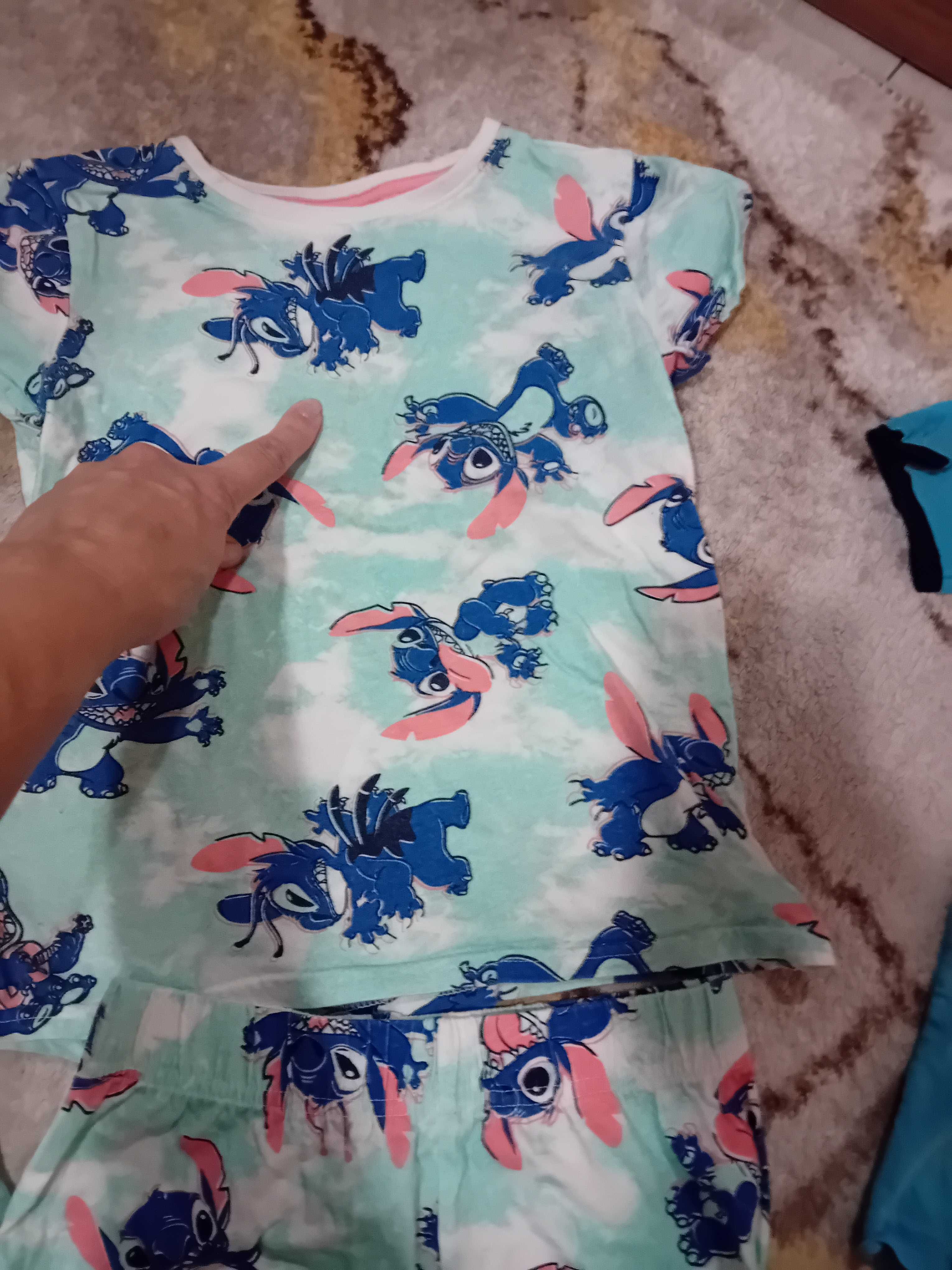 Лот дрехи за момче и маратонки