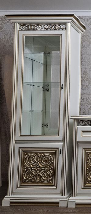 Продам витрины в гостиную