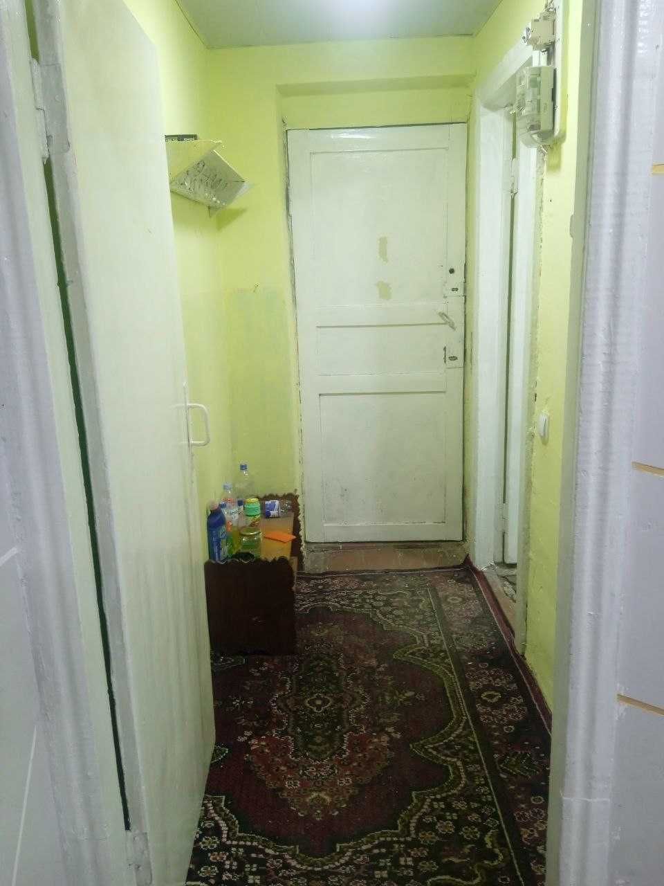 Продается 2 комнатная квартира на 1 этаже в 2 этажке в центре города