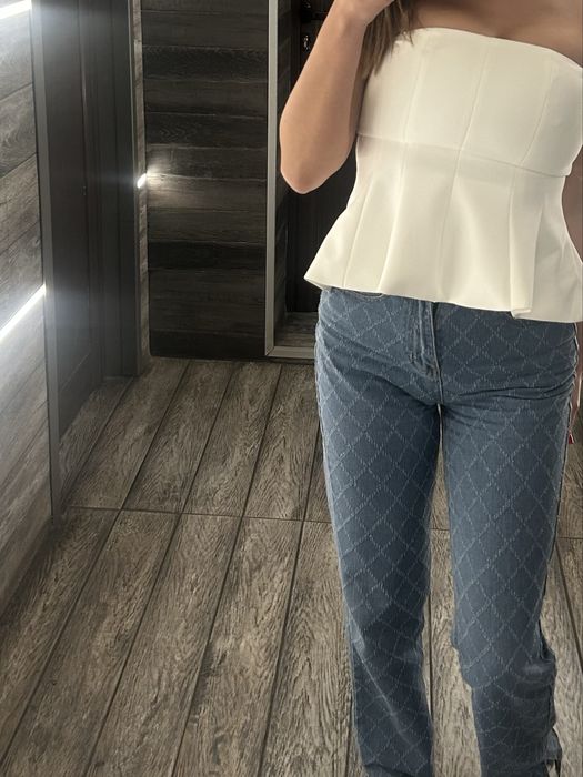 Бял топ закупуван от Зара