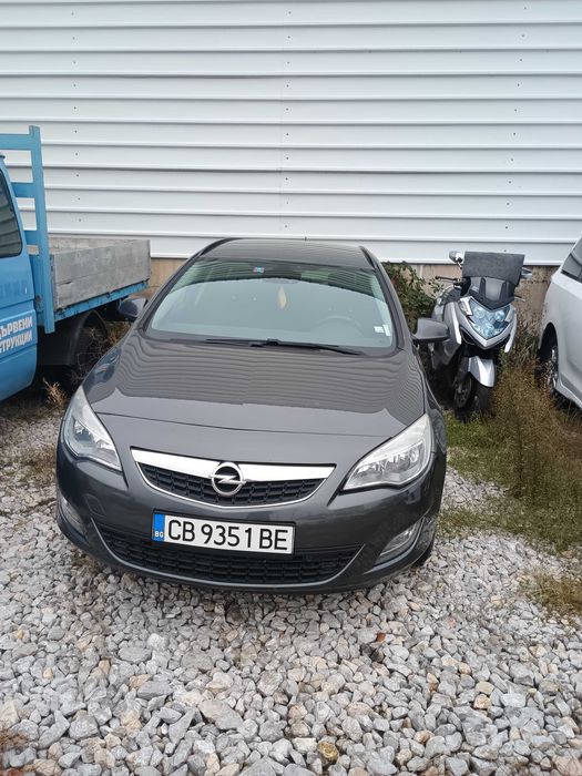 Продавам Opel Astra J 1.4 140к.с