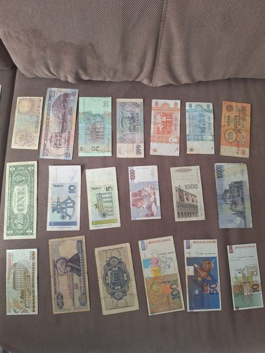 Vând lot bancnote străine 38 de bucati