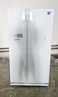 Холодильник  двухкамерный самсунг б/у, в хорошем состоянии.