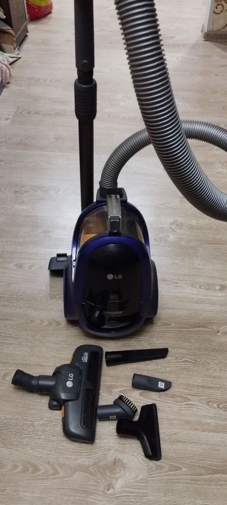 Продаётся пылесос Lg compressor.