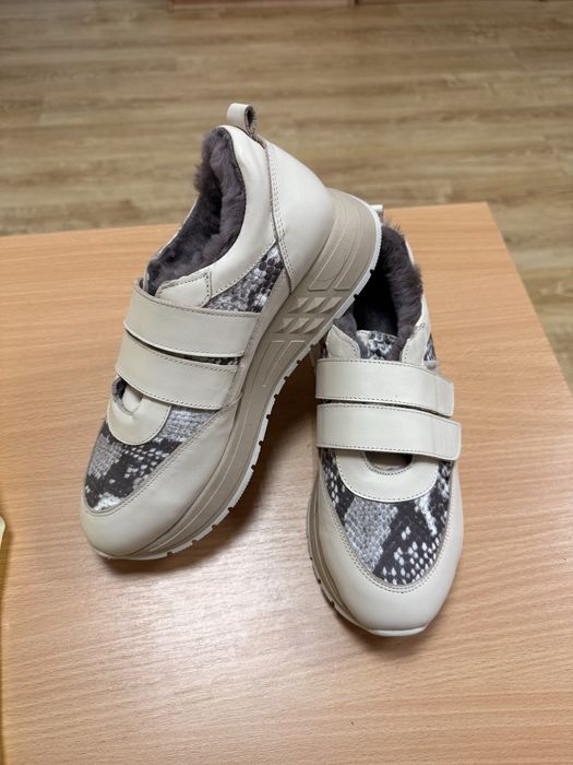Продам зимние кроссовки