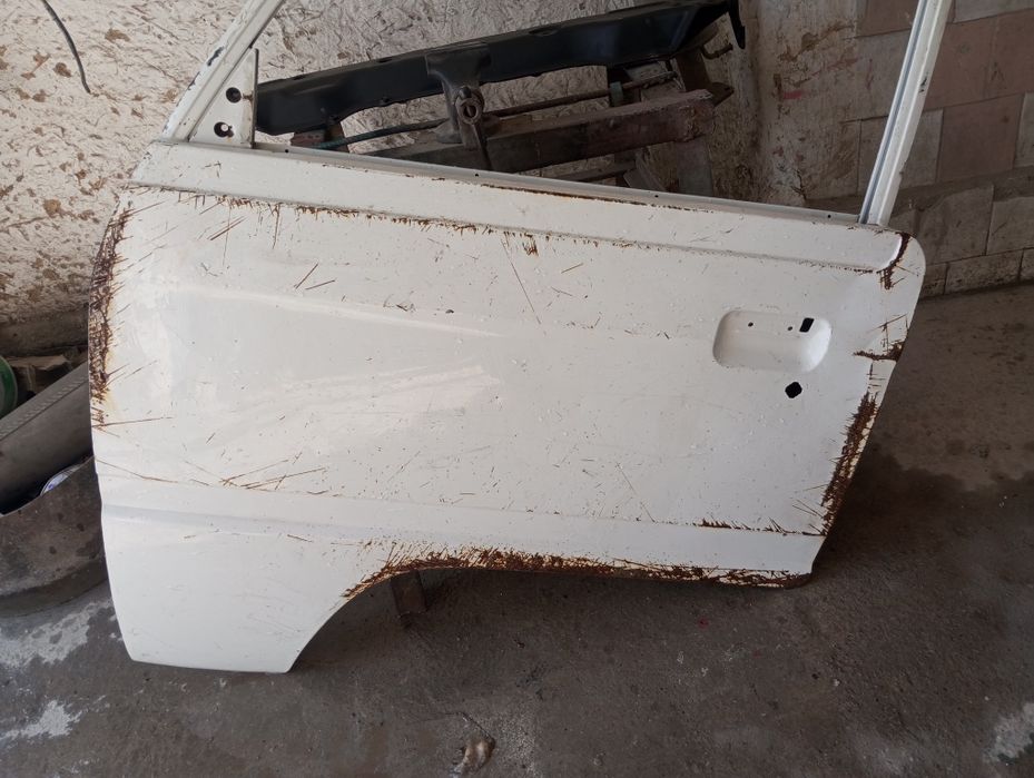 Дамас эшик чап томон