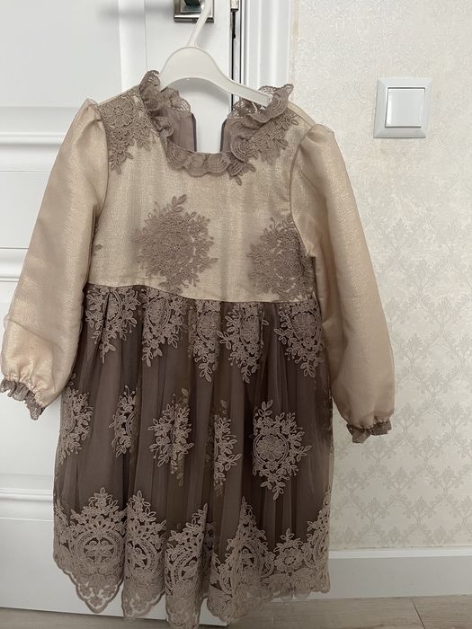 Шикарное платье на 6-7 лет