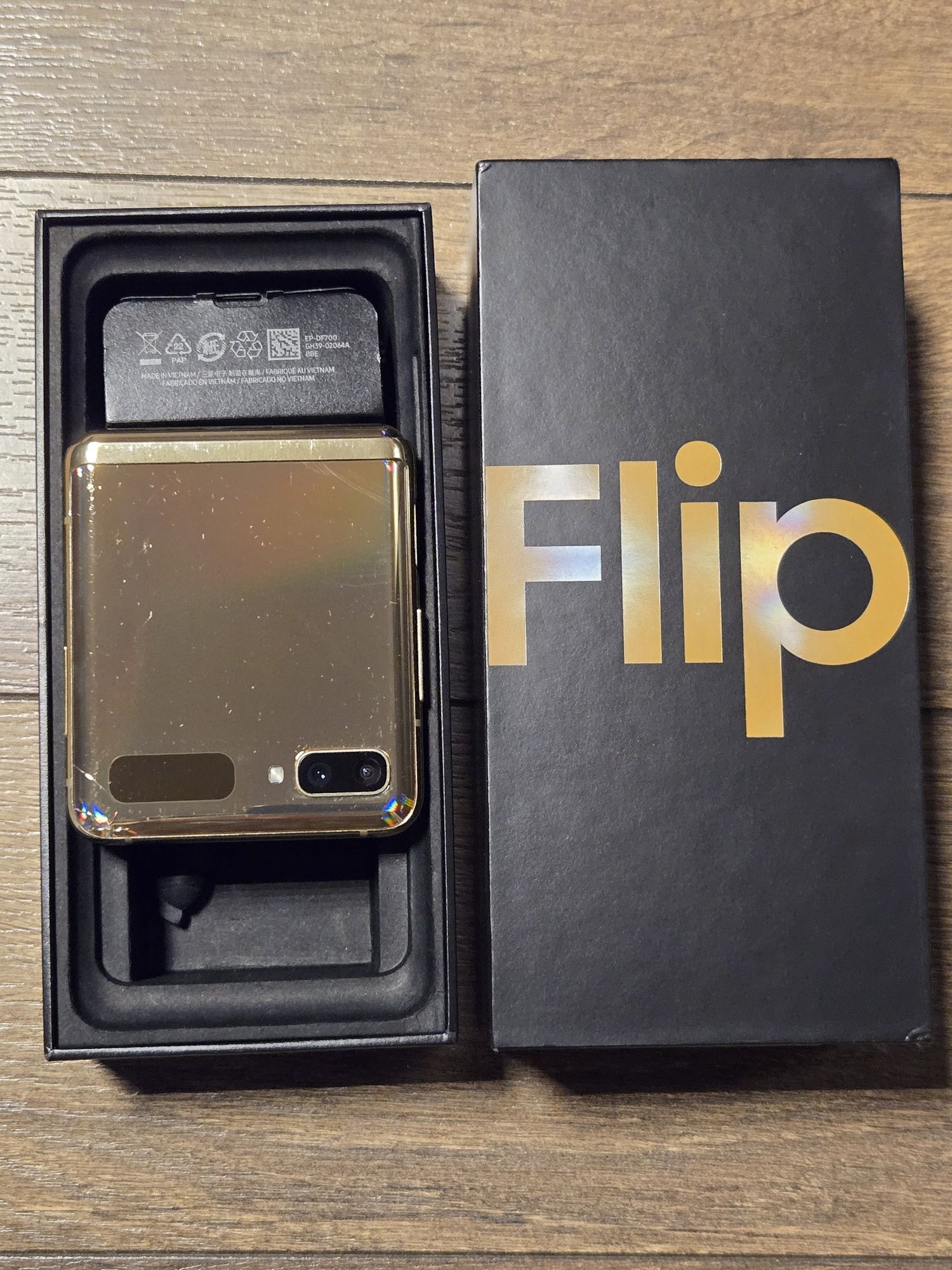 Мобилен телефон SAMSUNG GALAXY Z FLIP 256GB DS F700 Gold