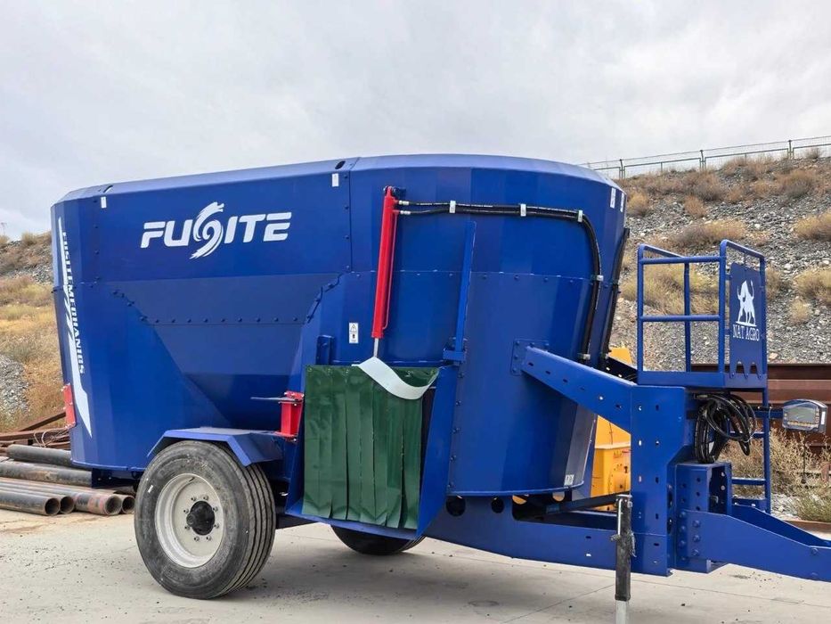 Измельчитель-смеситель кормораздатчик