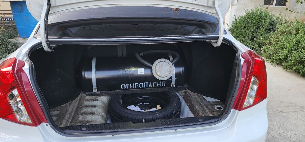 Lasetti 1.8 sotiladi. Holati ideal