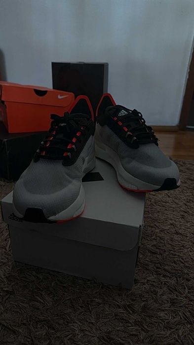Adidasi ADIDAS Avryn