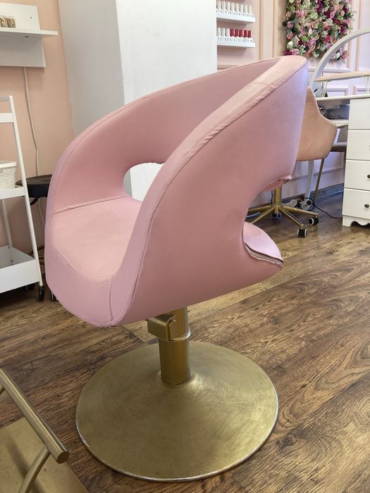 Фризьорско оборудване - стол, огледало