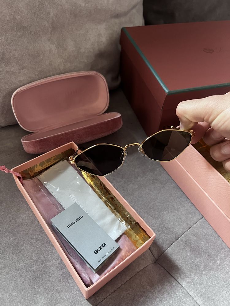 Дамски слънчеви очила Miu Miu