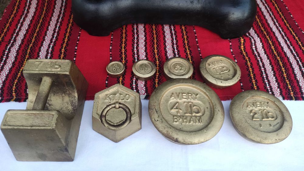 Рядко срещана стара английска чугунена везна с комплект тежести