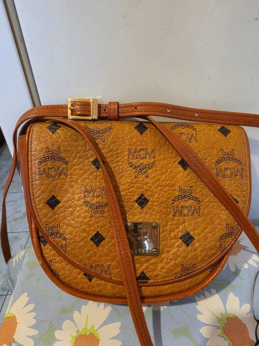 Geanta MCM   pret 500 ușor negociabil  !