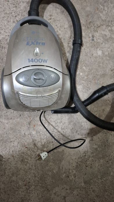 Срочно продаётся LG пылесос.Отлично работает.