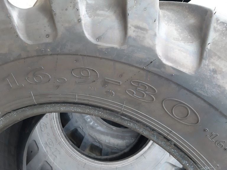 Cauciucuri 16.9-30 OZKA industriale  buldo cu 16pr livrare JCB