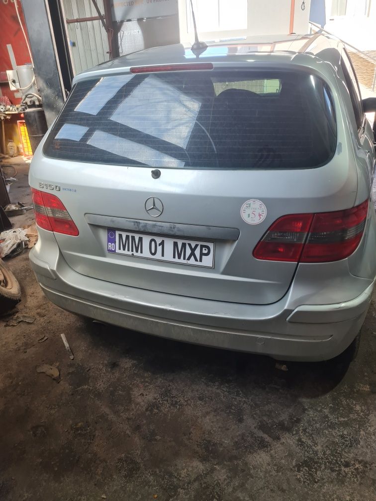 Dezmembrez Mercedes B Class 1.5 benzina