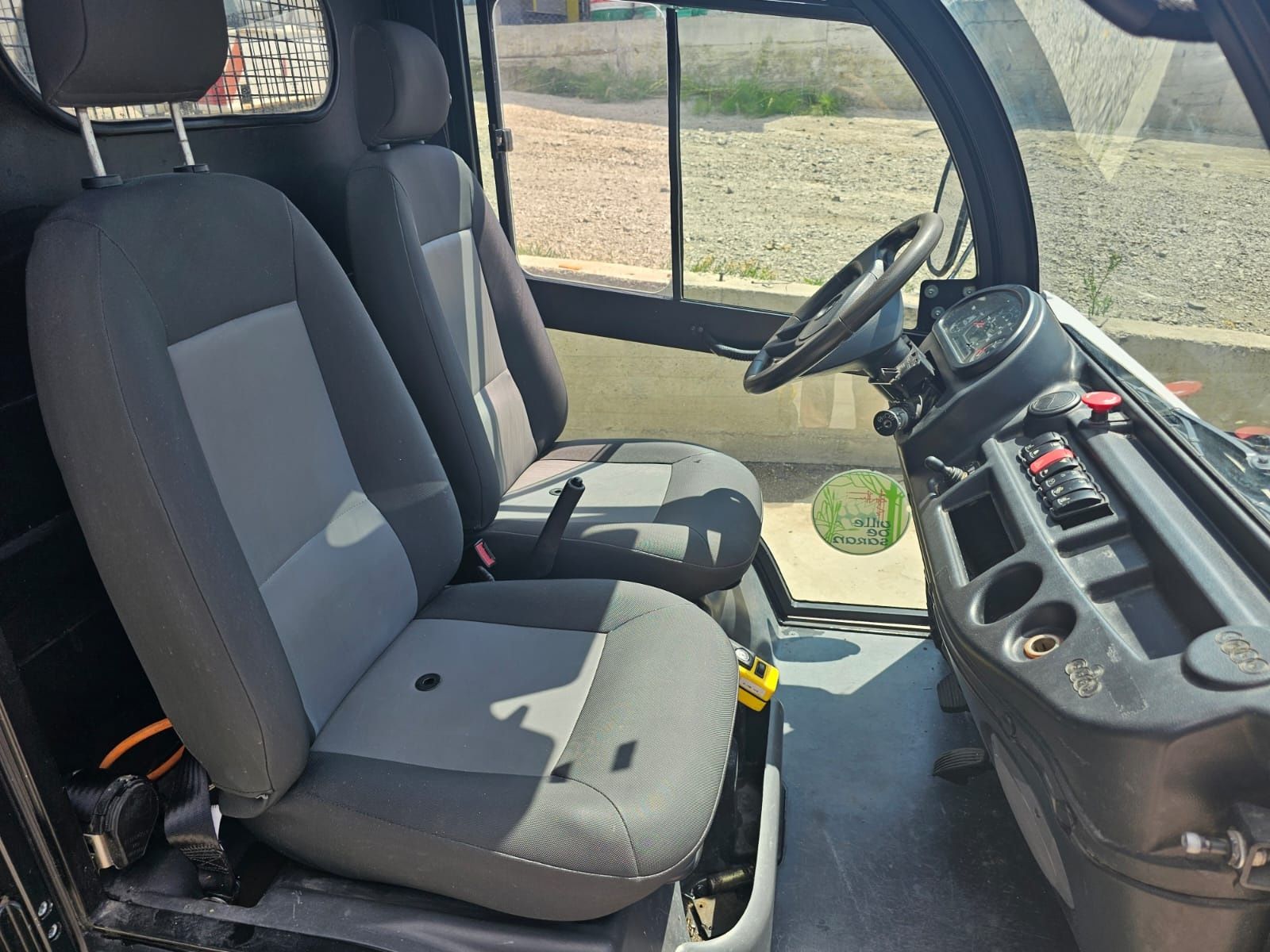 Camioneta electrica  Mega CG695YA