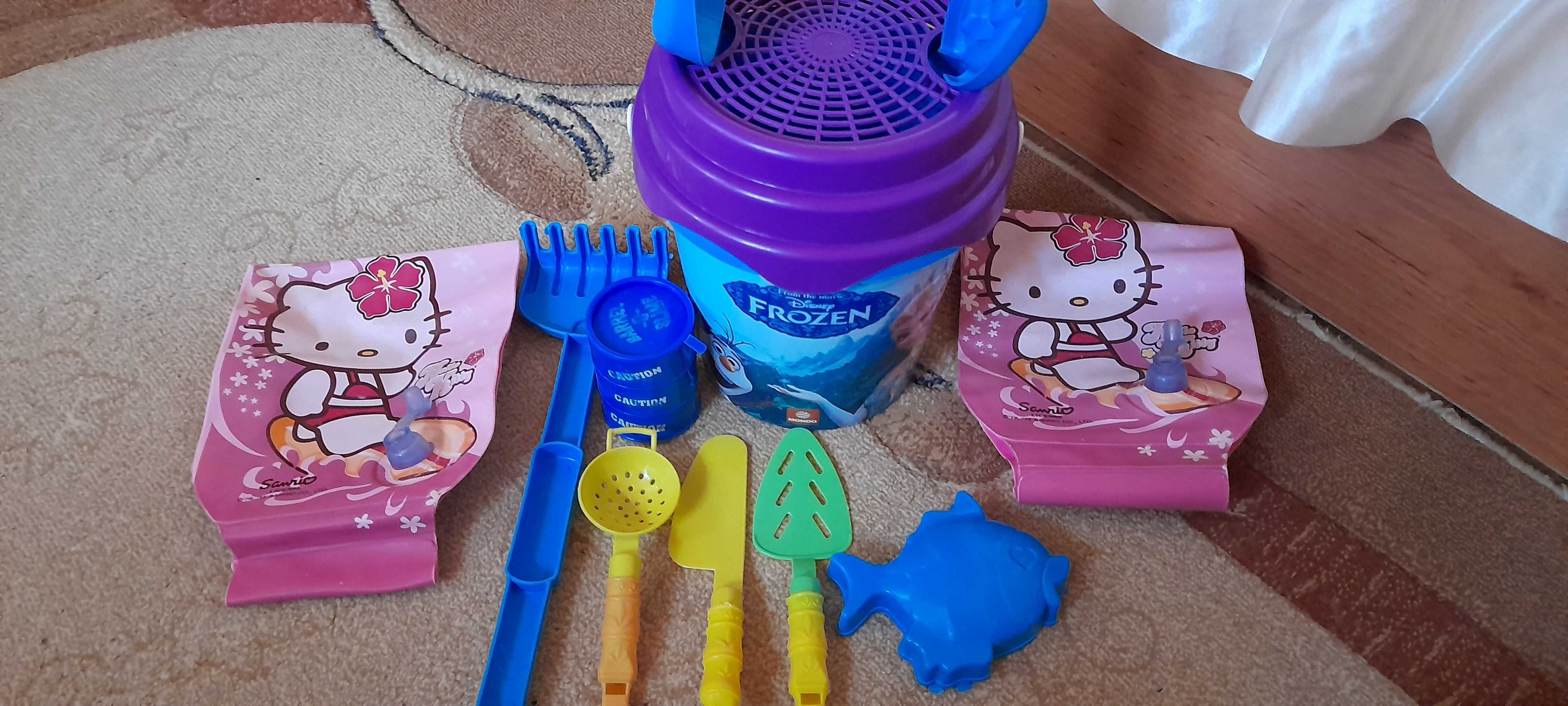 Кофичка, лопатка и гребло на Ана и Елза + плувки на Hello Kitty.