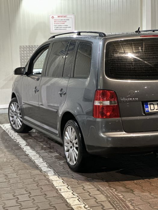 Vând vw touran 1.9 tdi