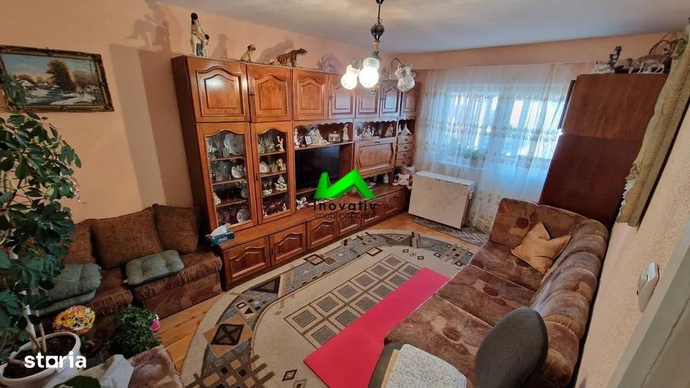 Apartament de vanzare 3 camere pivnita Sibiu V Aaron