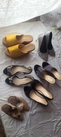 Pantofi și sandale de vânzare