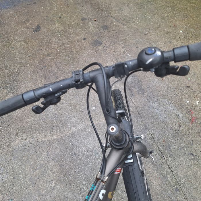 vând bicicleta  foarte bună