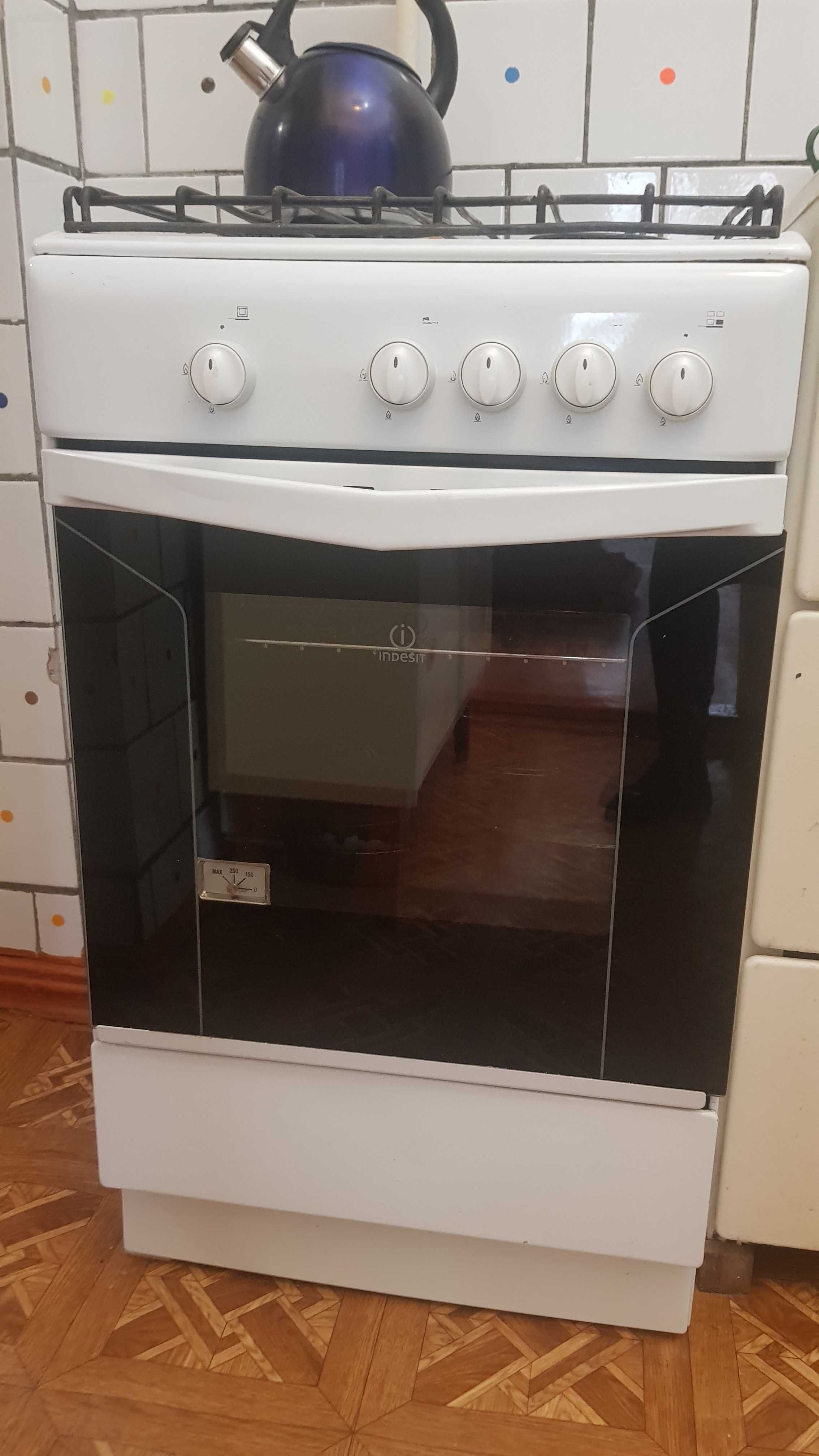 Продам газовую плиту Индезит