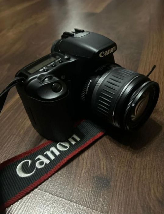 Срочно продаю фотоопарат  Canon EOS30D