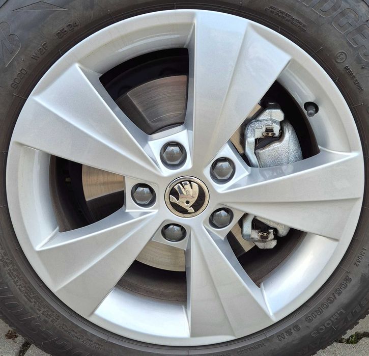 Jante aliaj 16" Velorum Skoda Octavia / anvelope Hankook