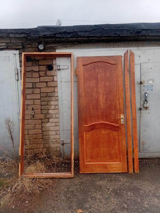 Дверь деревянная входная