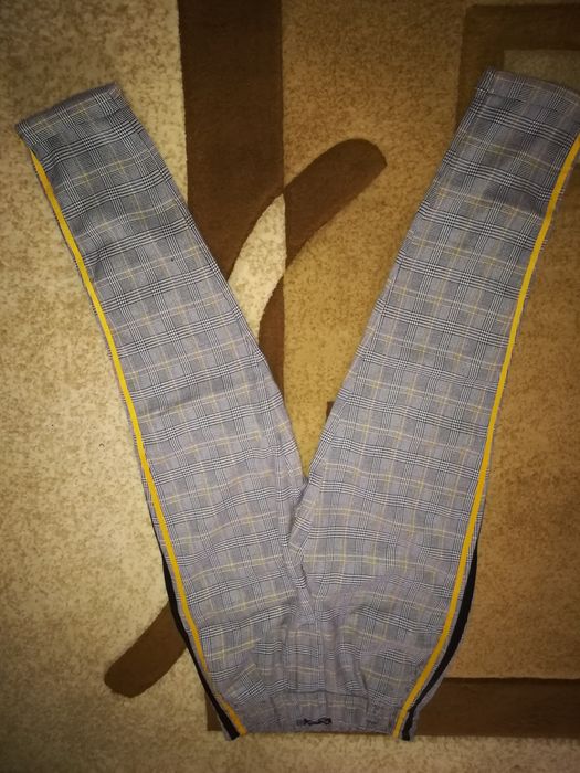 Bantaloni Bershka marimea XS, impecabili